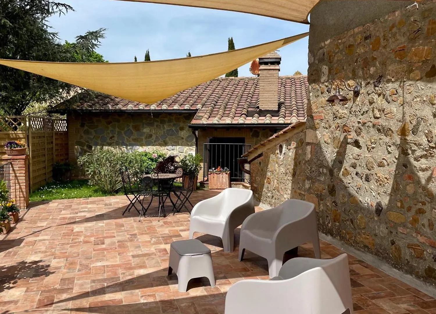 Appartamenti Le Ginestre Lupompesi Apartment